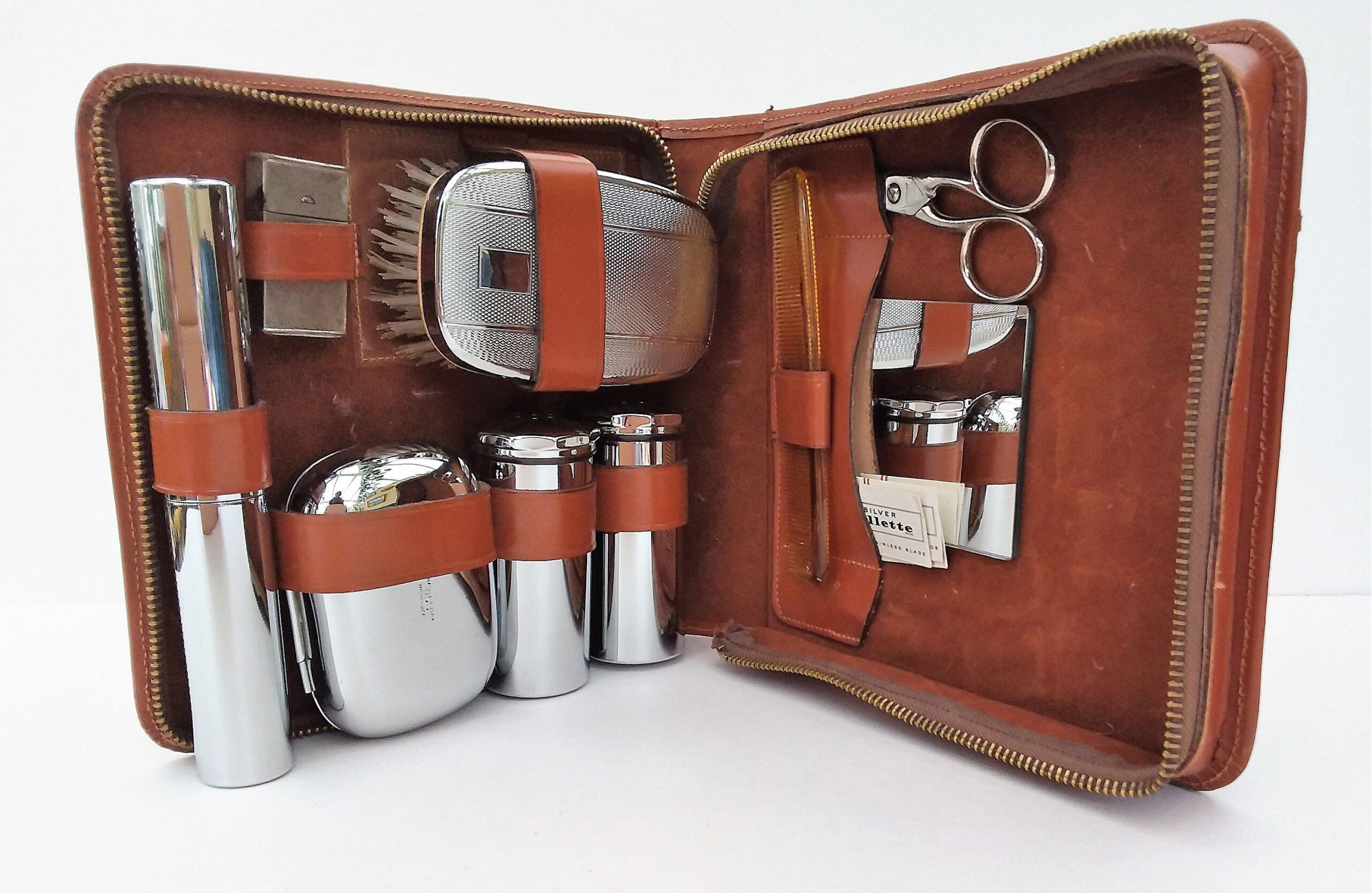 Essential Travel Accessories for Men: Style and Functionality on the Go