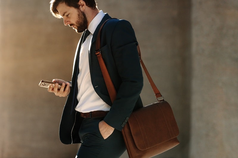 Stylish Leather Bags: Essential Men