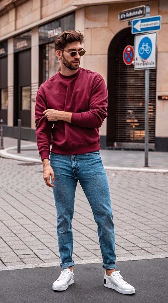 Casual Christmas Chic: Burgundy Sweatshirt with Blue Jeans